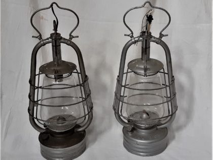 Lot de 2 Ancienne lampe a pétrole tempête